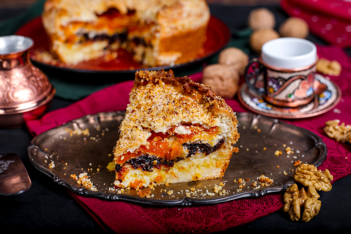 
Постный татарский пирог с черносливом, курагой и лимоном