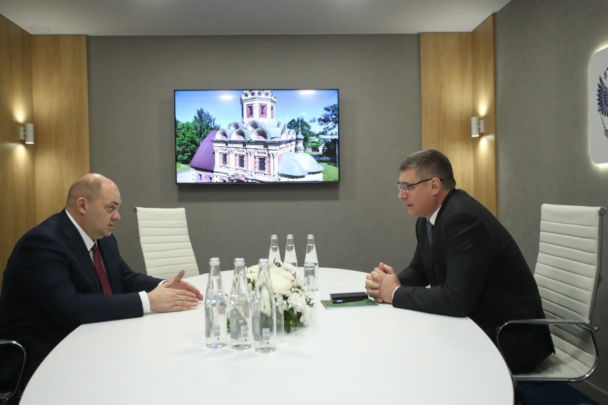    Глава Курской области встретился с губернатором Владимирской области Александром Авдеевым