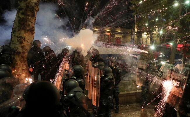 Разгон радикалов в Тбилиси. Фото: Irakli Gedenidze / Reuters