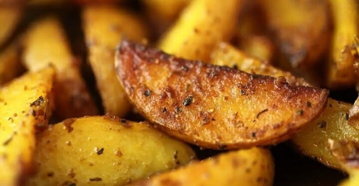 Картошка в духовке: 3 дела и 3 добавки - и румяная, с хрустящей корочкой - и не пересушенная. Не будет бледной, сухой, даже если я захочу