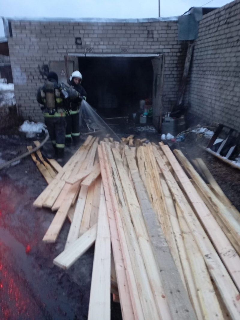    Появились фото пожара в гараже в КарелииОПС по Суоярвскому району