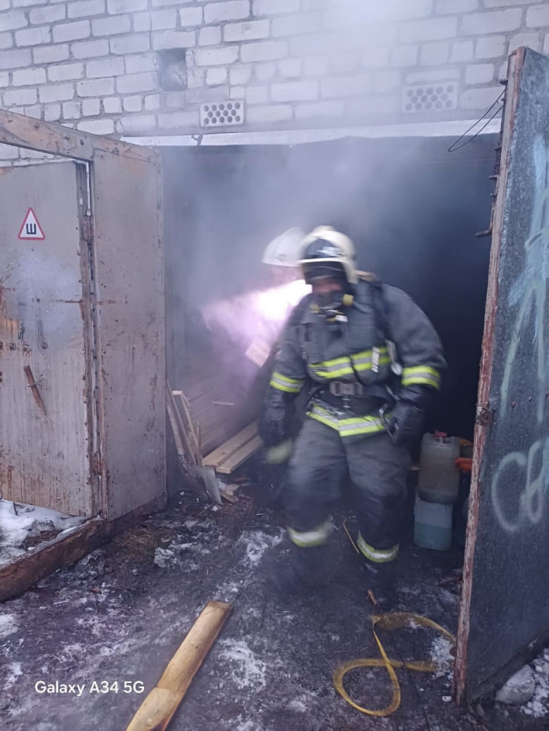    Появились фото пожара в гараже в КарелииОПС по Суоярвскому району