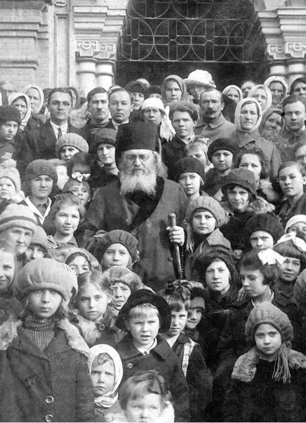 Пастырь среди прихожан