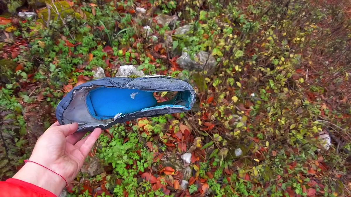 А вниз как он спускался?