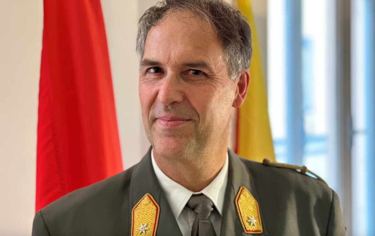 Бригадный генерал Филипп Эдер, военный эксперт австрийских вооружённых сил © Berliner Zeitung [по мне так он похож на бомжа, нашедшего мундир на помойке. Но то такое — прим. «М.П»].