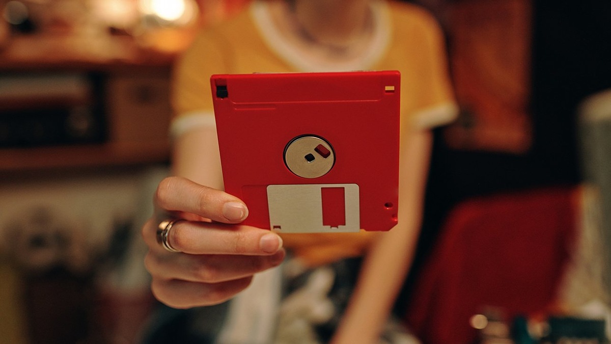    Немногие вспомнят и о CD-дисках.