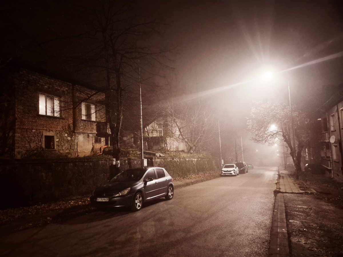 Нет, это не декорации к фильму ужасов, этот наш дом в ожидании ремонта.