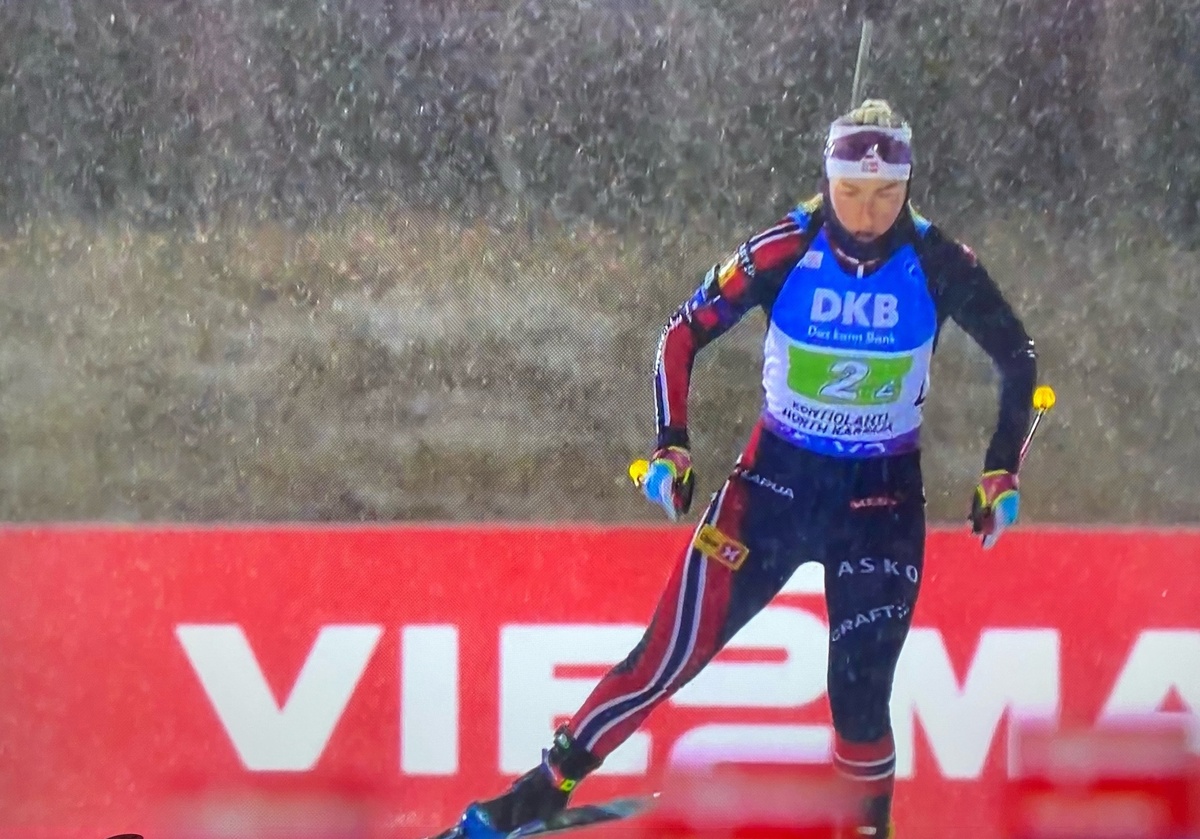 Ингрид Тандревольд в смешанной эстафете Кубка мира на этапе в Контиолахти.