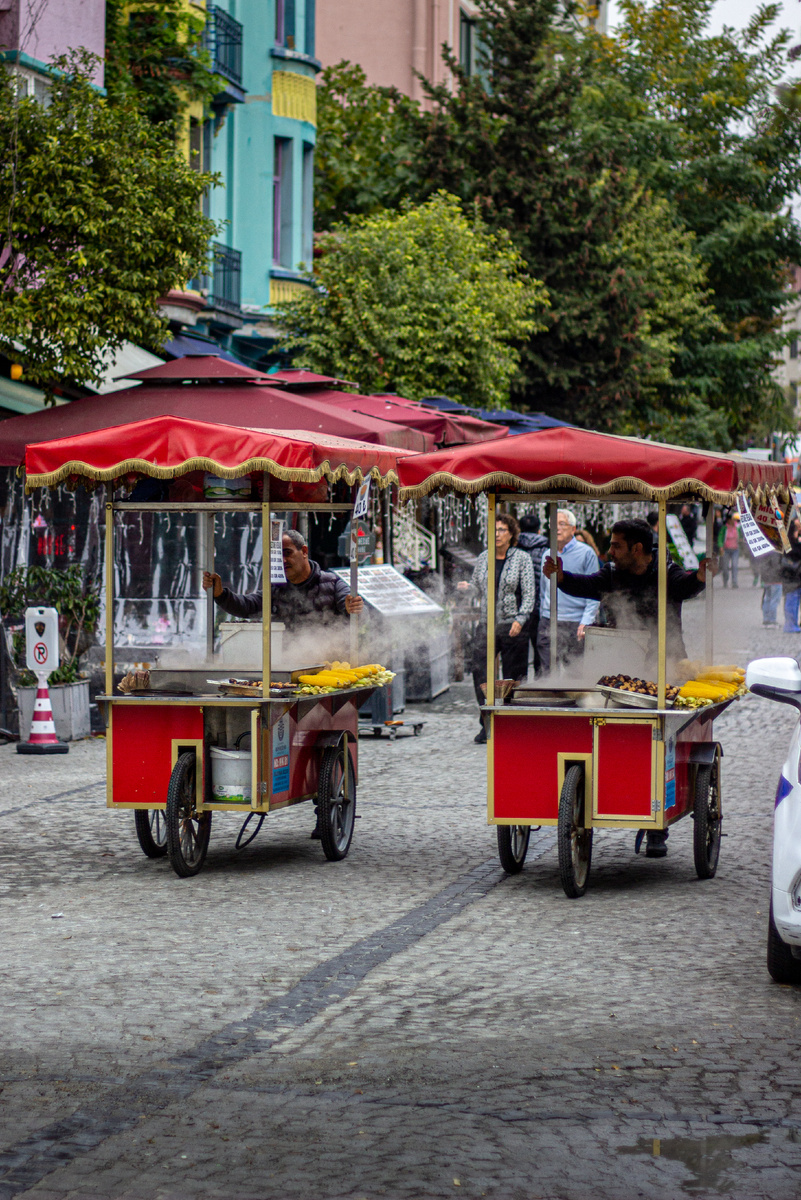 Жареная кукуруза и каштаны) 