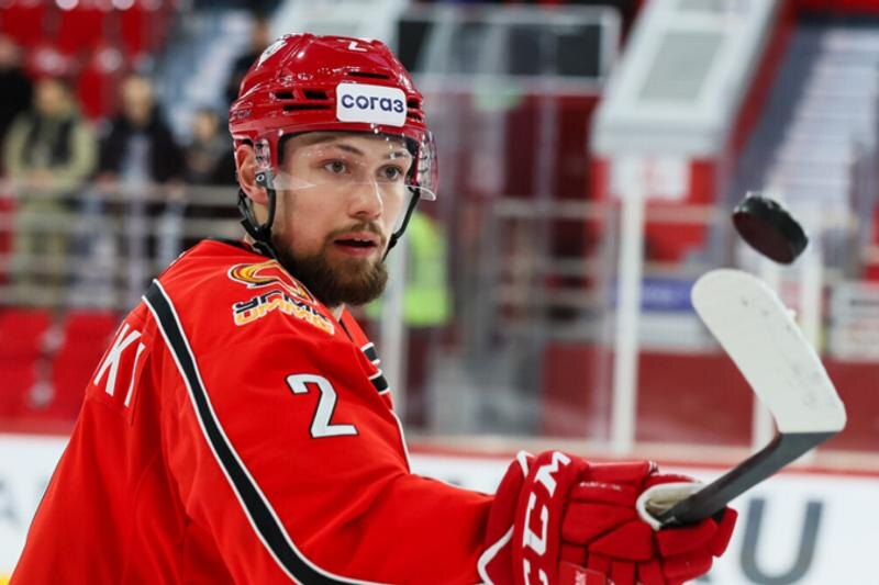    Пресс-служба ХК «Автомобилист» / Сергей Зборовский стал автором заброшенной шайбы