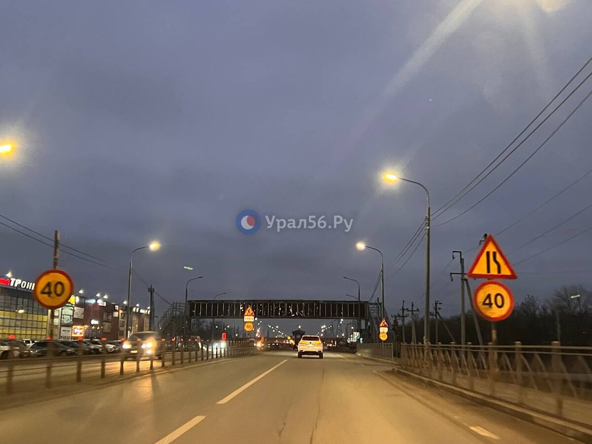    На трассе Оренбург – Беляевка установили пролетное строение нового надземного перехода