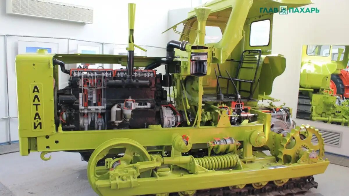 Фото: © Артем Борисов / Glavpahar.ru
Трактор АЛТАЙ в музее истории трактора в Чебоксарах