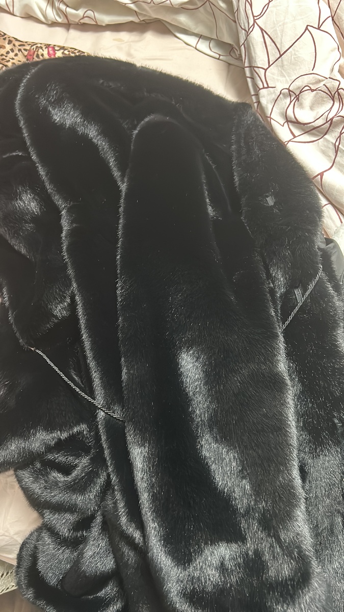 Очень похожа на натуральную , пока не приглядишься , не поймешь  