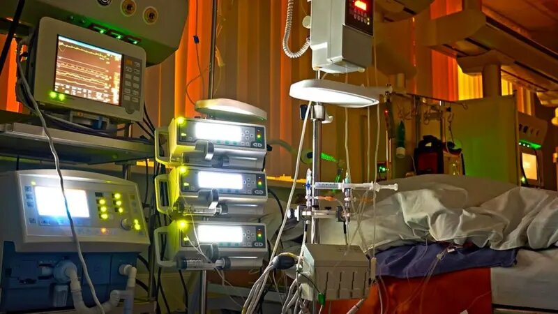 В больницах по ночам часто включено искусственное освещение, что не только мешает сну пациентов, но и влияет на то, как быстро идет процесс выздоровления
