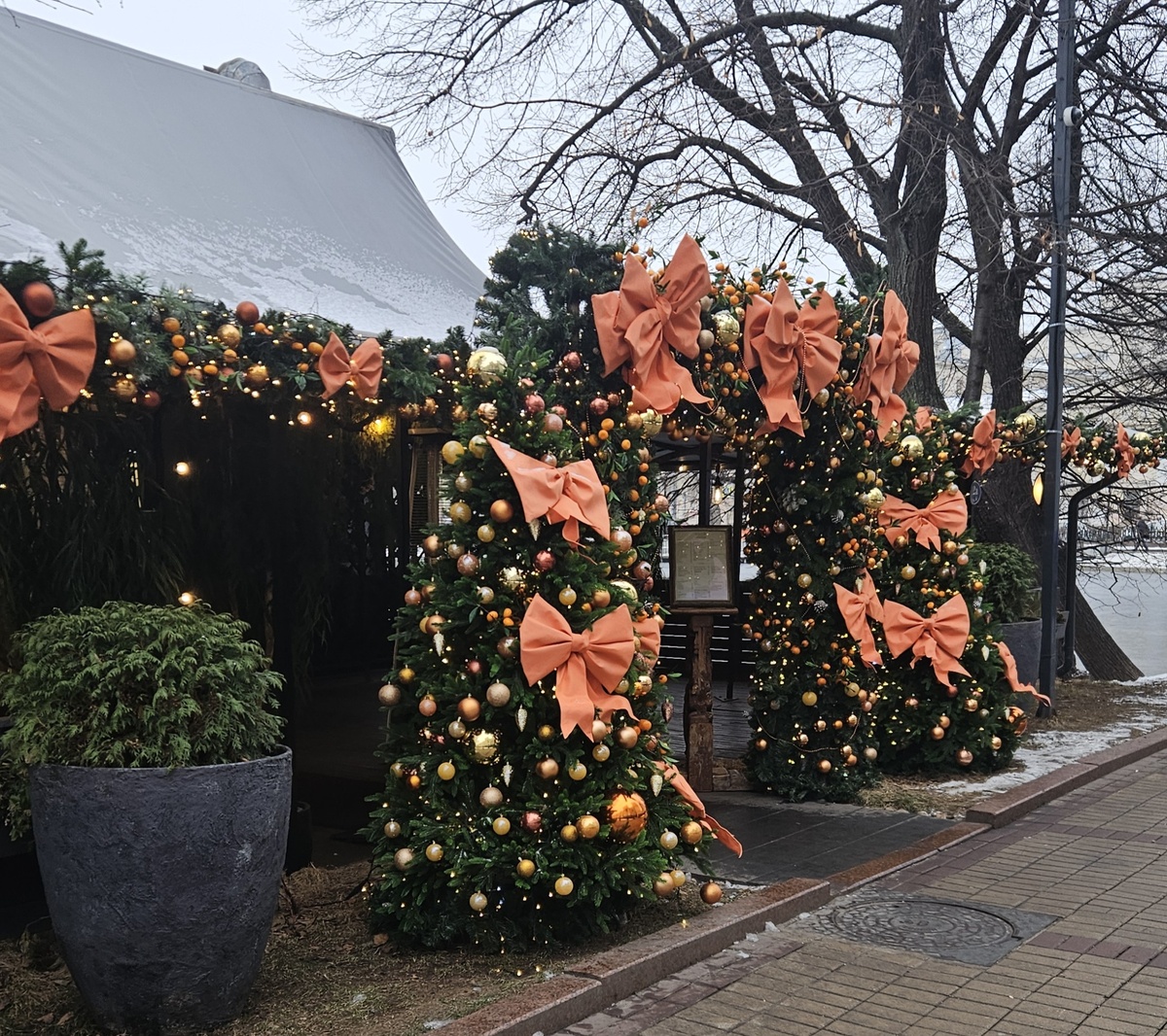 Уже по новогоднему. Очень эффектно.