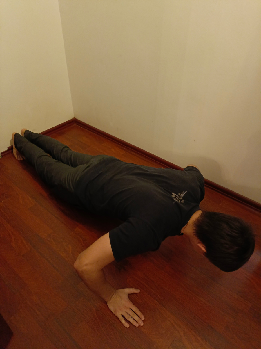 Отжимания, стойка, опускаем корпус на руках, поднимаем корпус.