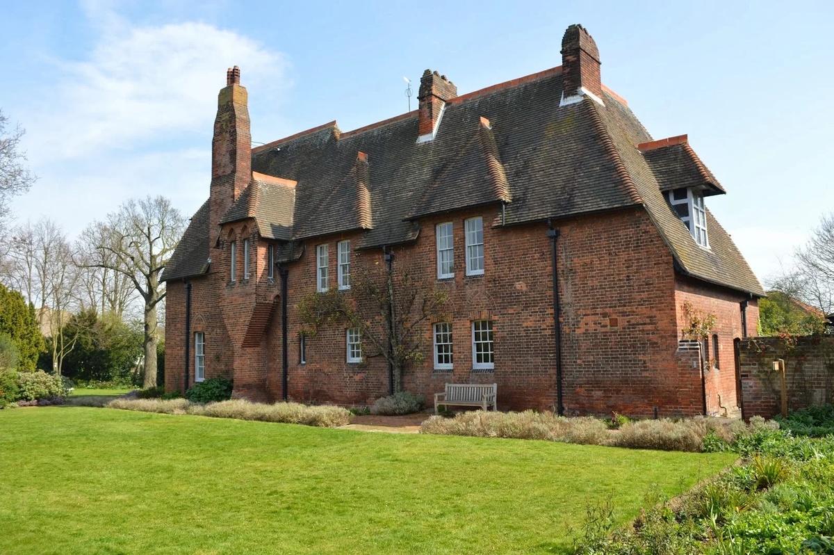 Красный дом (Red House) Большой Лондон, 1859–1860.
Художник Уильям Моррис, архитектор Филипп Уэбб