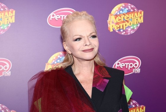    Лариса Долина