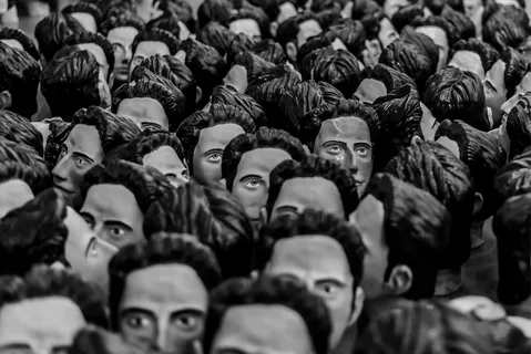 Странные люди