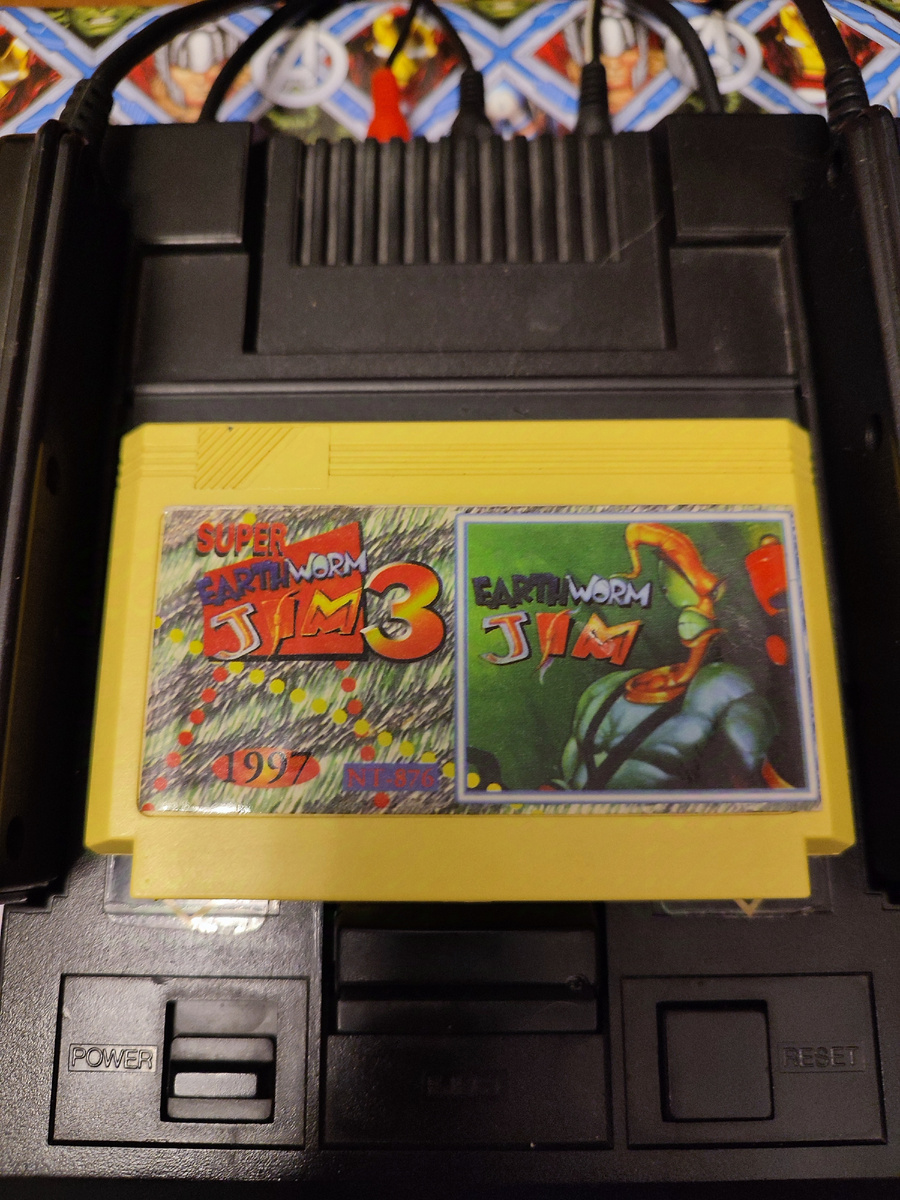 Фото сделаны мной. На фото игра "Super Earth worm Jim 3". Оригинал игры  "Earthworm Jim 1", 1994г., был разработан Shiny Entertainment и издан Playmates Interactive Entertainment, Activision, Virgin Interactive Entertainment, Takara, Interplay. Продюсер Дэвид Люманх, дизайнеры Дуг ТенНапел, Том Танака. Фото демонстрирует начальную заставку игры, а так же общий визуальный фон игры. Подробнее об этом рассказано в статье. Все материалы принадлежат правообладателям и размещены исключительно в информационных целях.