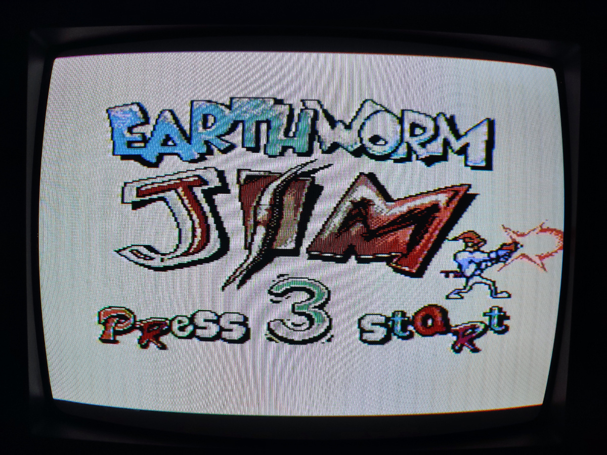 Фото сделаны мной. На фото игра "Super Earth worm Jim 3". Оригинал игры  "Earthworm Jim 1", 1994г., был разработан Shiny Entertainment и издан Playmates Interactive Entertainment, Activision, Virgin Interactive Entertainment, Takara, Interplay. Продюсер Дэвид Люманх, дизайнеры Дуг ТенНапел, Том Танака. Фото демонстрирует начальную заставку игры, а так же общий визуальный фон игры. Подробнее об этом рассказано в статье. Все материалы принадлежат правообладателям и размещены исключительно в информационных целях.