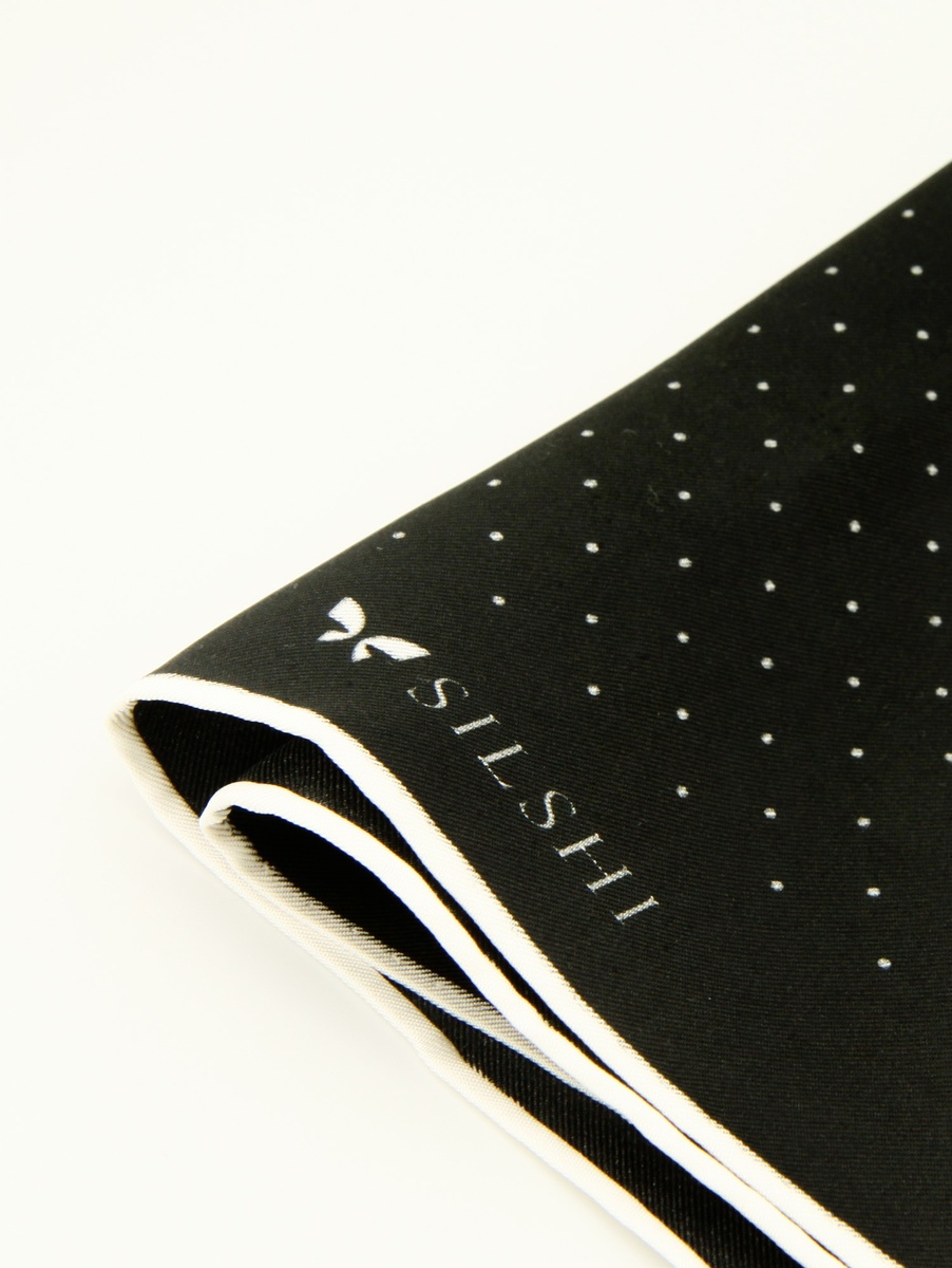 Классический "горох" никогда не выходит из моды