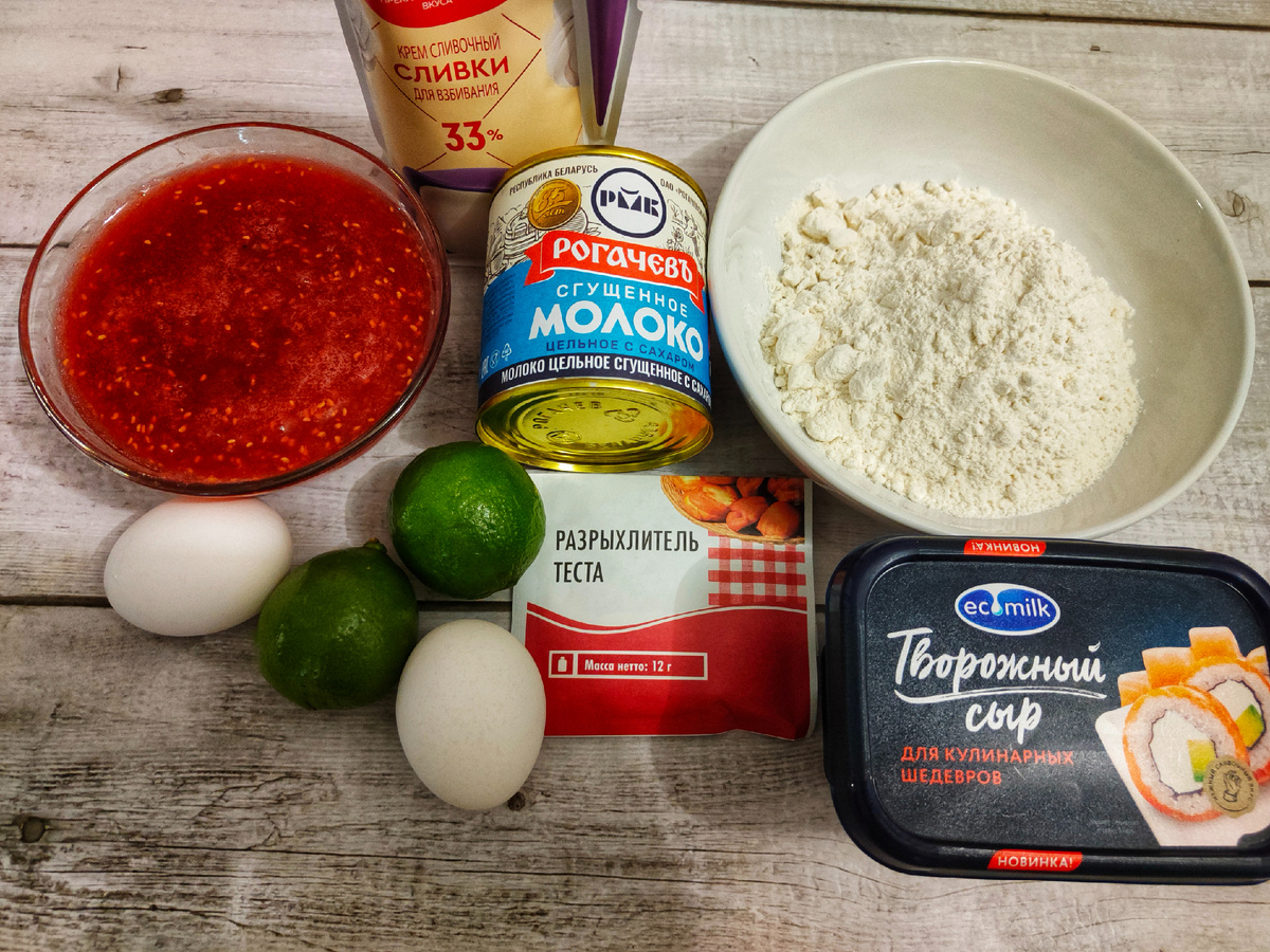 На фото уже готовый малиновый конфитюр. Я его сварила заранее за несколько дней 👇