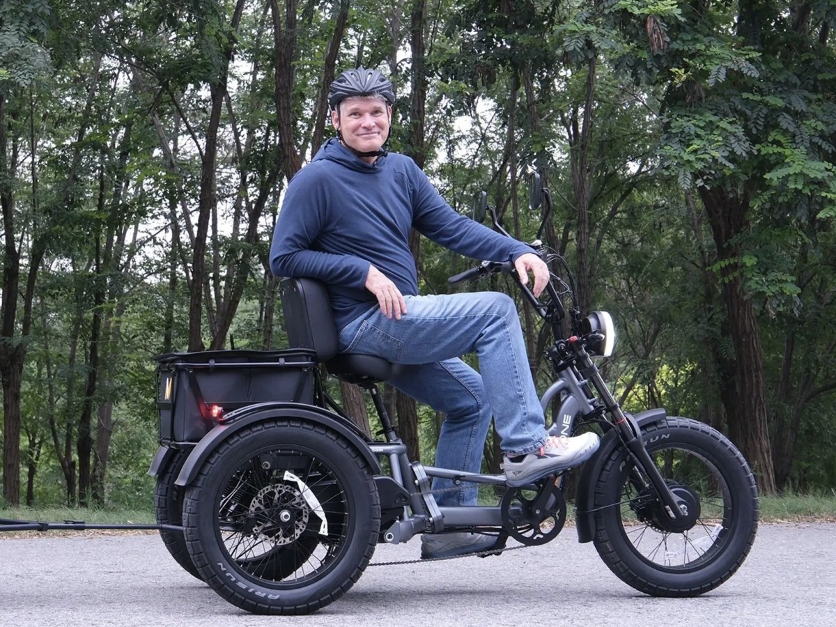    Электротрицикл Tour служит экологичной альтернативой автомобилю