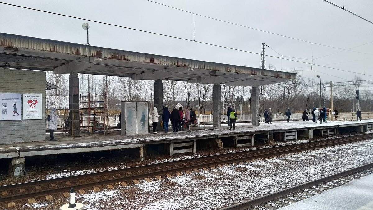 Вид на 2 платформу ст. Гжель в 3 декаде ноя 2024 года, фото автора
