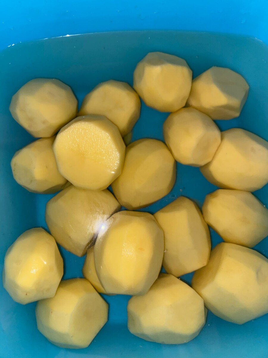 Вымачиваю картофель 