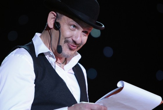    Актер Дмитрий Марьянов ведет церемонию вручения премии «Золотой носорог»