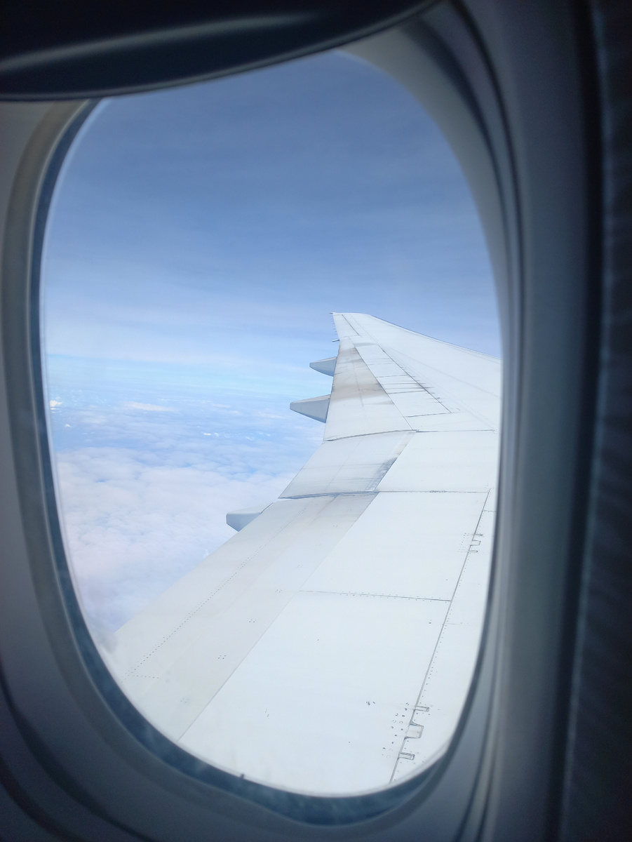 Под крылом самолёта а/к " Red Wings " Тайланд,  остров Пхукет