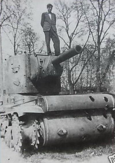 Танк КВ-2 выпуска мая - июня 1941 года