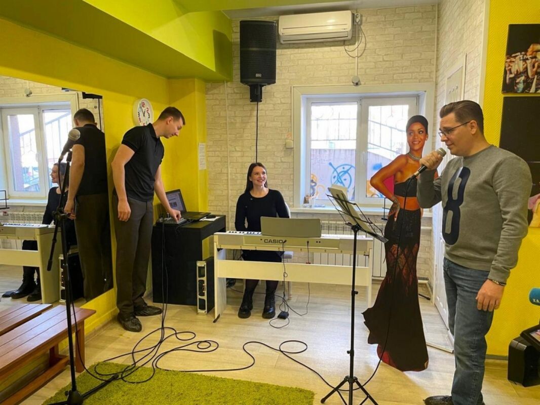    Работа с вокалом. Фото khabkrai.ru