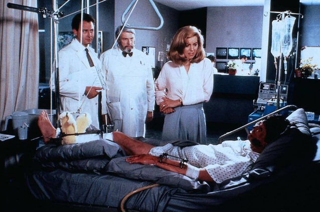 Кадр из фильма "Вдребезги" (1991)