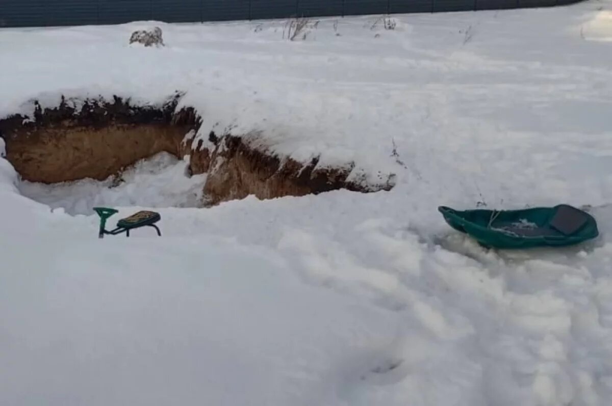    В Бийском районе подросток упал в котлован, катаясь на санках