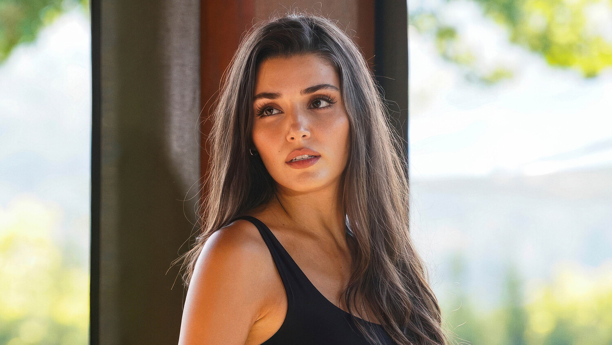 Ханде Эрчел в сериале "Совершенно другой"