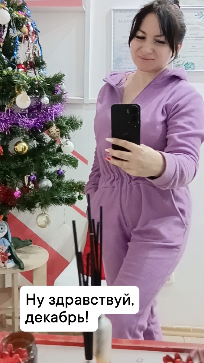 Я на работе. Очень люблю свою крохотную студию-кабинет 