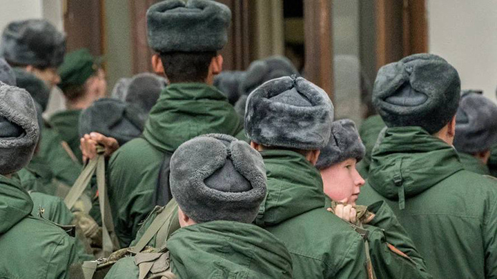    Контрактники тоже в армию пришли добровольно, но у них другой статус, другая ответственность, они - военнослужащие. Фото: Sergey Petrov/ Global Look Press