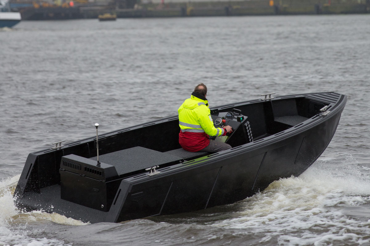 Лодка из ПНД.  Грузоподъёмность 400-600 кг. Фото из сети интернет.