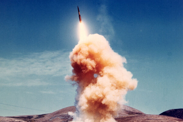 Старт твердотопливной межконтинентальной баллистической ракеты «Минитмен» / minutemanmissile.com   📷