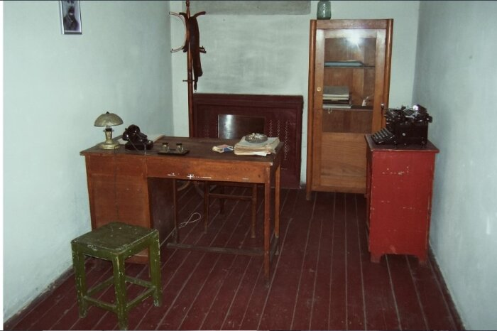 Кабинет-трансформер: можно продиктовать письмо секретарше и сразу начать допрашивать врага народа / Фото: pxhere.com