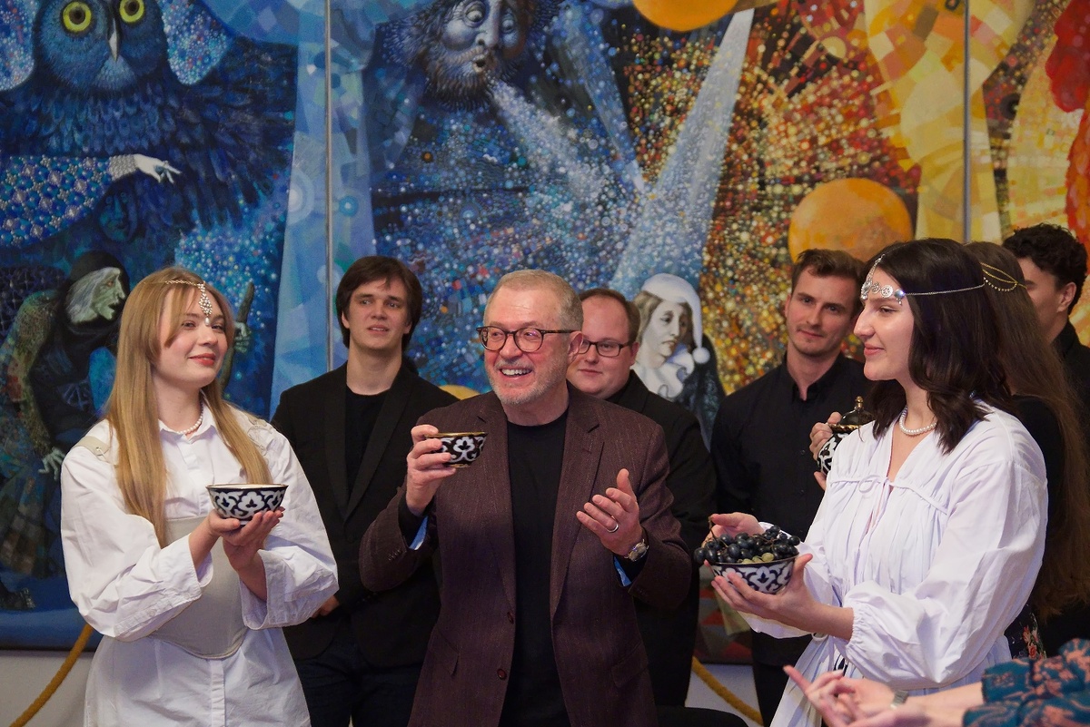 Александр Борисович Титель со студентами своей мастерской ГИТИСа