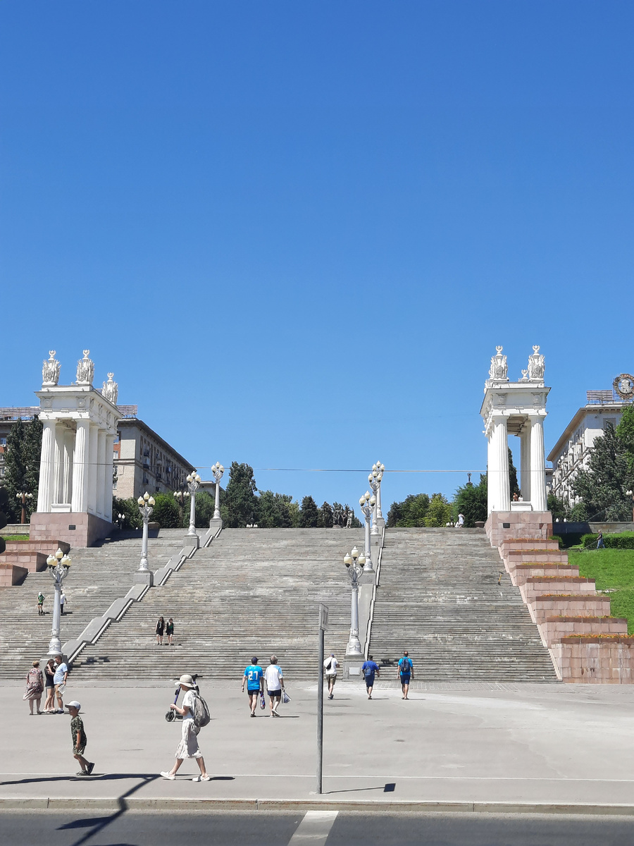 Гранитная лестница Центральной набережной.