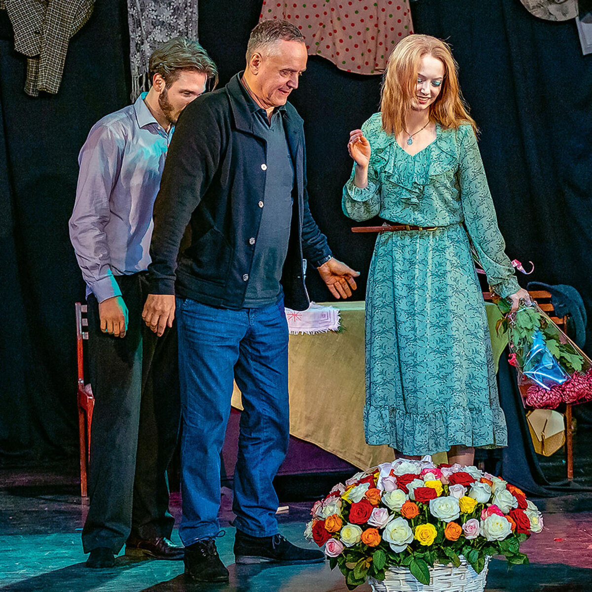    Андрей Соколов со студентами — Арсением Локтионовым и Валерией Тарелкиной Валерий Щербин/Пресс-служба Института театрального искусства имени Кобзона