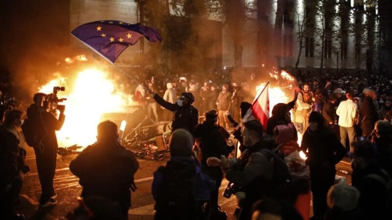 Протесты в Тбилиси. Фото; TaspaNews. Фотография взята из открытых источников.  📷
