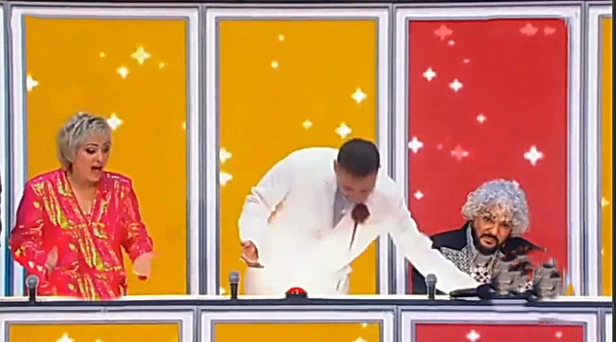 Скиршот кадра из шоу «Ну-ка, все вместе!» в обработке автора