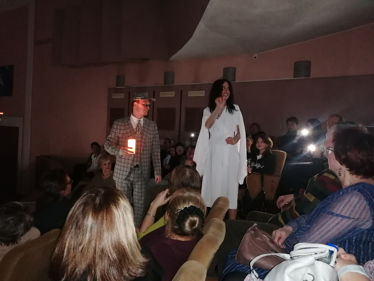 Спектакль был интерактивный, актёры общались с публикой