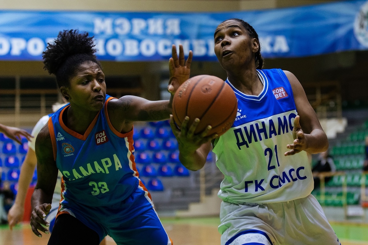 Алия Мазик (№21) и Рамона Лира Маседу (№33)