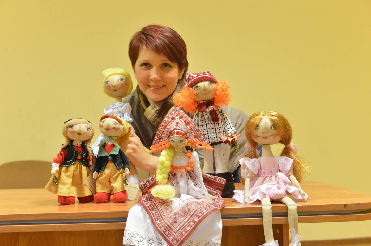 с свими первыми куклами  12 лет назад.